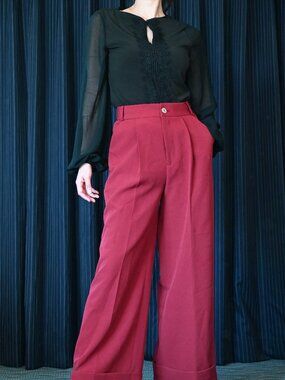 White House Black Market Sheer Sleeve Lace Detail Top (XXS)